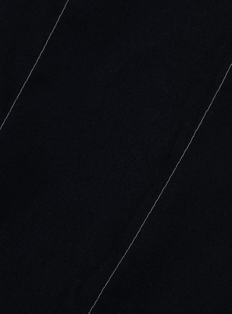 Housse tendue en polyester (anthracite) pour un pouf bien en forme et soutenant.