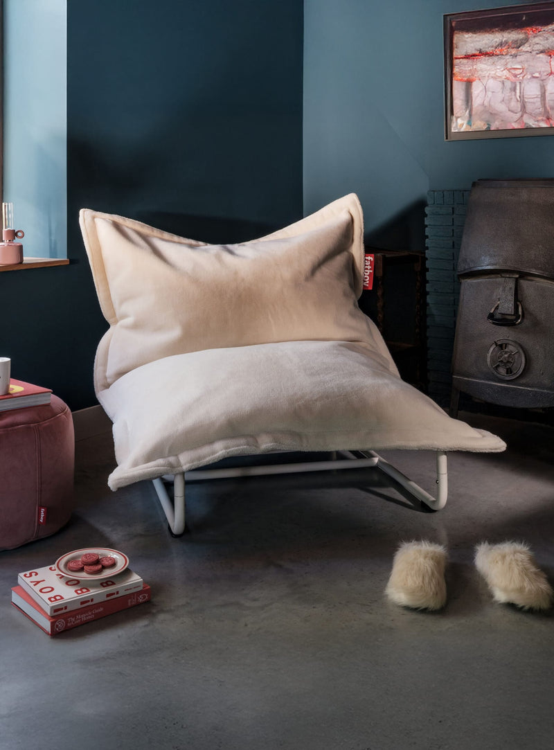 Le Beanbase transforme votre pouf Slim en fauteuil lounge confortable avec une structure élégante et le style décontracté Fatboy.