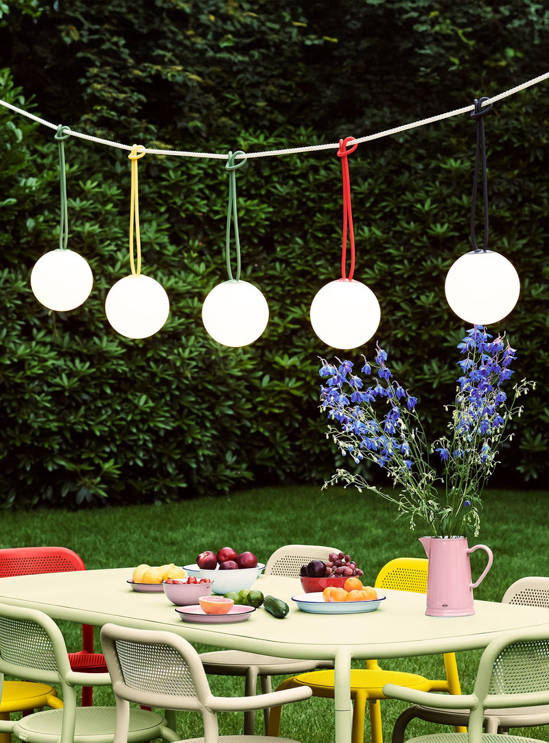 Bolleke de Fatboy, ensemble de 2 lampes LED suspendues, résistantes aux intempéries, pour illuminer balcons, patios ou tentes intérieures.