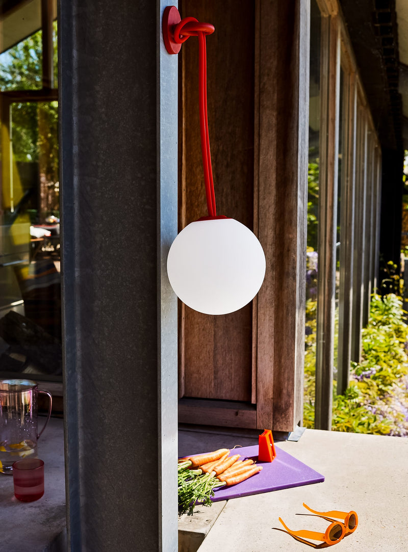 Bolleke de Fatboy : lampe suspendue rechargeable par USB, offrant 24 heures d&