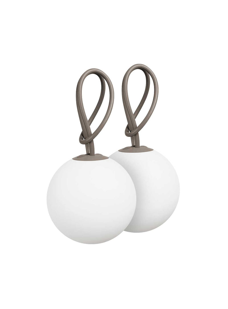 Ensemble de 2 lampes Bolleke de Fatboy en taupe, design LED rechargeable et portable, parfait pour éclairer vos espaces intérieurs et extérieurs au Canada."