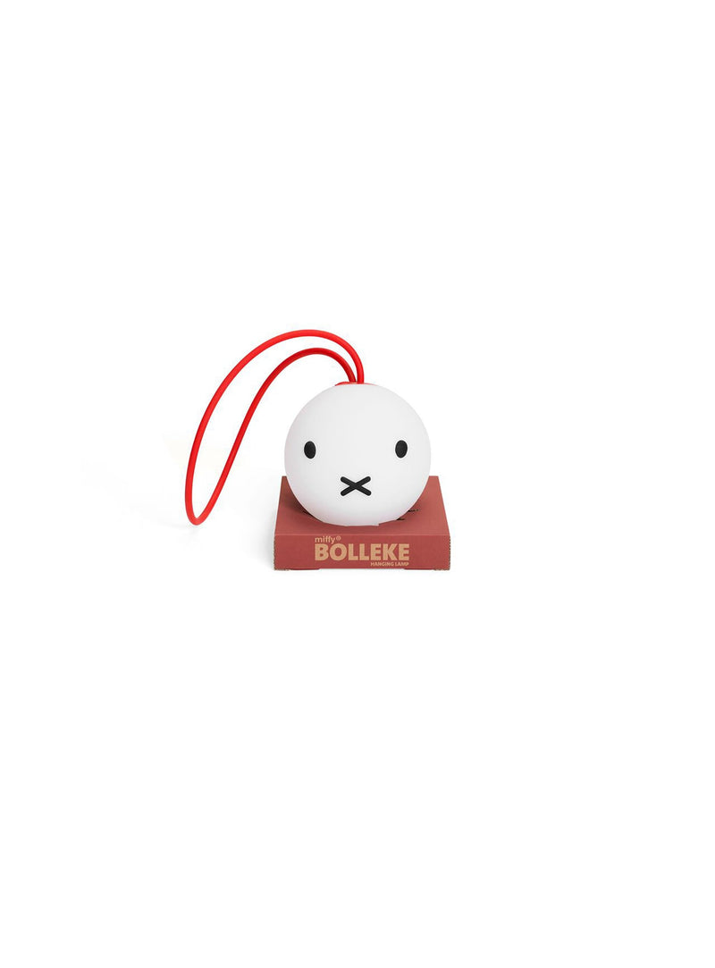 Ouverture de la lampe Bolleke x Miffy, montrant l’emballage coloré et ludique prêt à offrir.