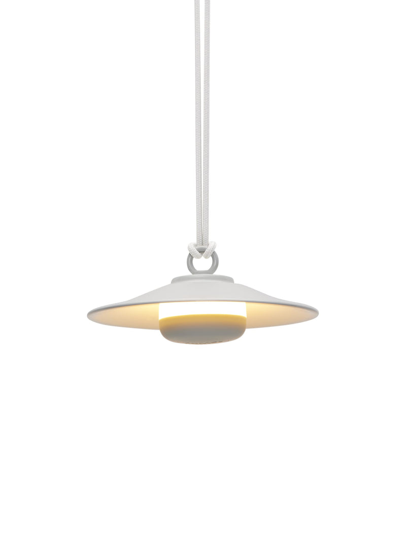 Lampe suspendue Chap-O de Fatboy en désert, design LED rechargeable et résistant aux intempéries, 90 heures d&