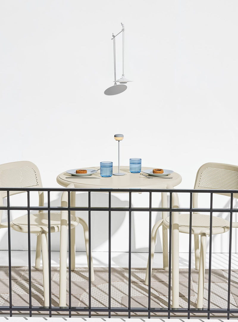 Fatboy Cheerio : lampe de table moderne, sans fil et pratique, idéale pour jardins, balcons ou repas canadiens.