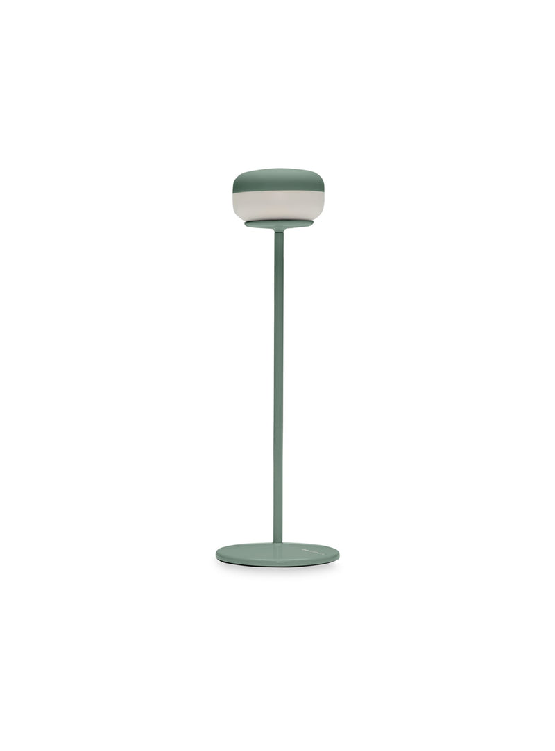 Lampe de table Cheerio vert sage Fatboy : lampe LED sans fil et rechargeable, en métal robuste, idéale pour intérieur et extérieur au Canada."