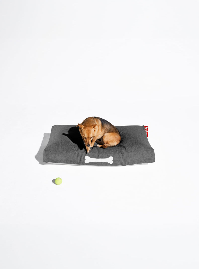Lit pour chien Doggielounge Olefin de Fatboy, design moderne en oléfine, facile à nettoyer et résistant aux odeurs, adapté aux grands chiens.