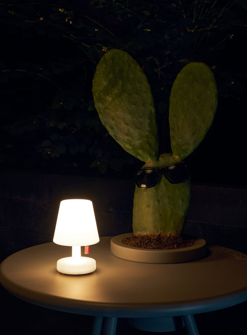 Lampe Edison La Surprise de Fatboy : mini-lampe LED portable, rechargeable et élégante, idéale pour intérieur et extérieur au Canada.