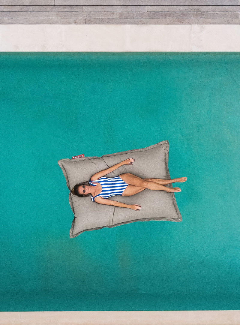 Plongez dans la détente avec le Floatzac, conçu pour une transition fluide de la terre à l&