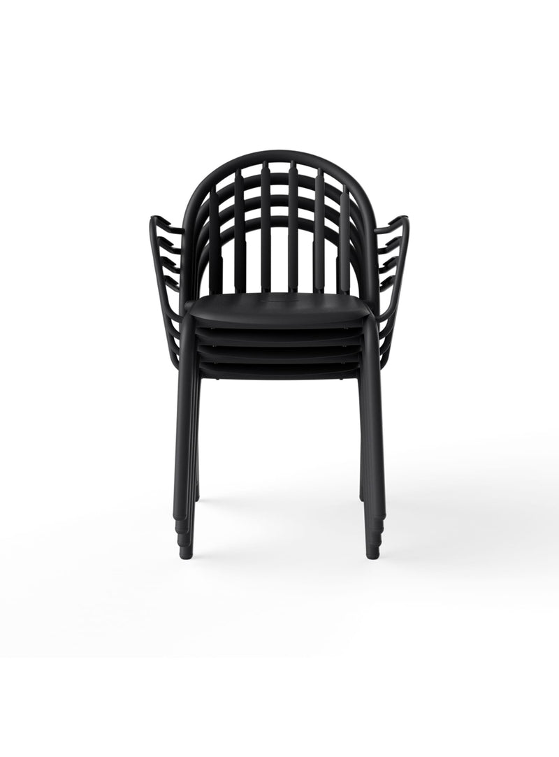 Chaise Fred avec accoudoirs de Fatboy – chaise extérieure en aluminium avec accoudoirs, résistante aux UV et aux intempéries, parfaite pour les terrasses canadiennes.