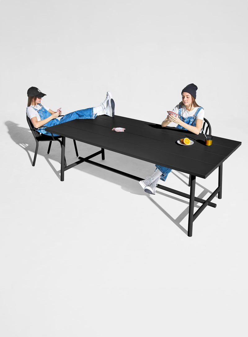Fatboy Fred table – aluminium, pieds pliants, UV-protégée, parfaite pour recevoir 6-8 personnes en extérieur au Canada.
