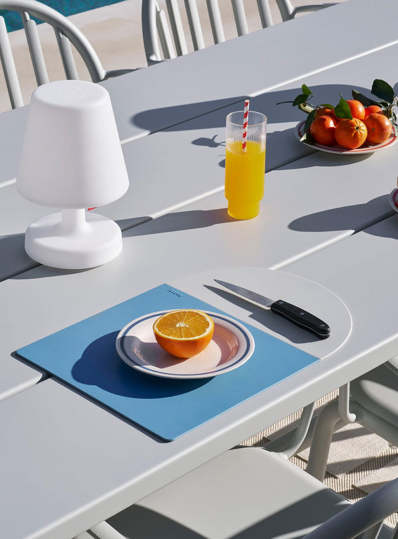 Table Fred de Fatboy – grande table de pique-nique moderne en aluminium, résistante aux intempéries et UV, parfaite pour repas au Canada.