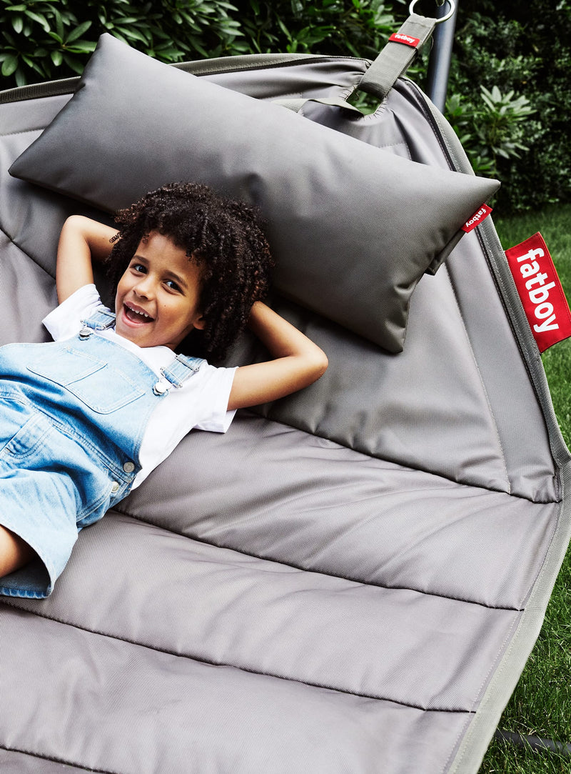 Hamac Fatboy Deluxe avec housse protectrice : style, confort et longévité pour terrasses, patios et jardins au Canada.