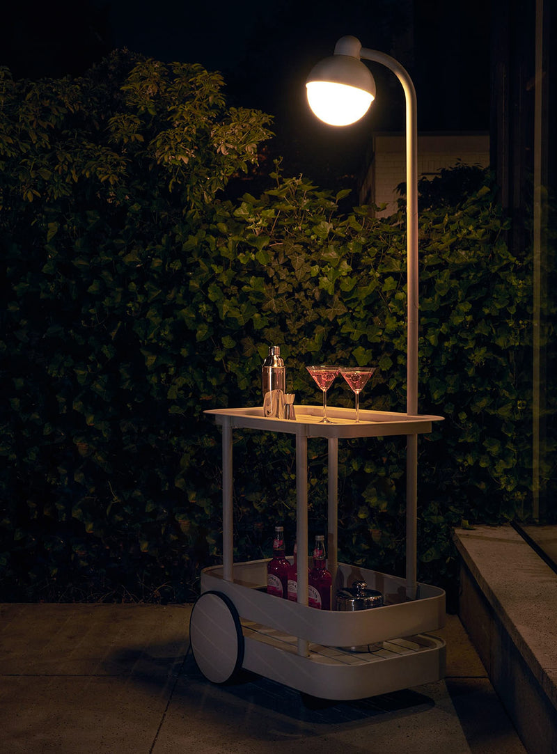 Jolly Trolley de Fatboy : chariot de bar polyvalent en aluminium, idéal pour les fêtes, barbecue ou jardinage au Canada.