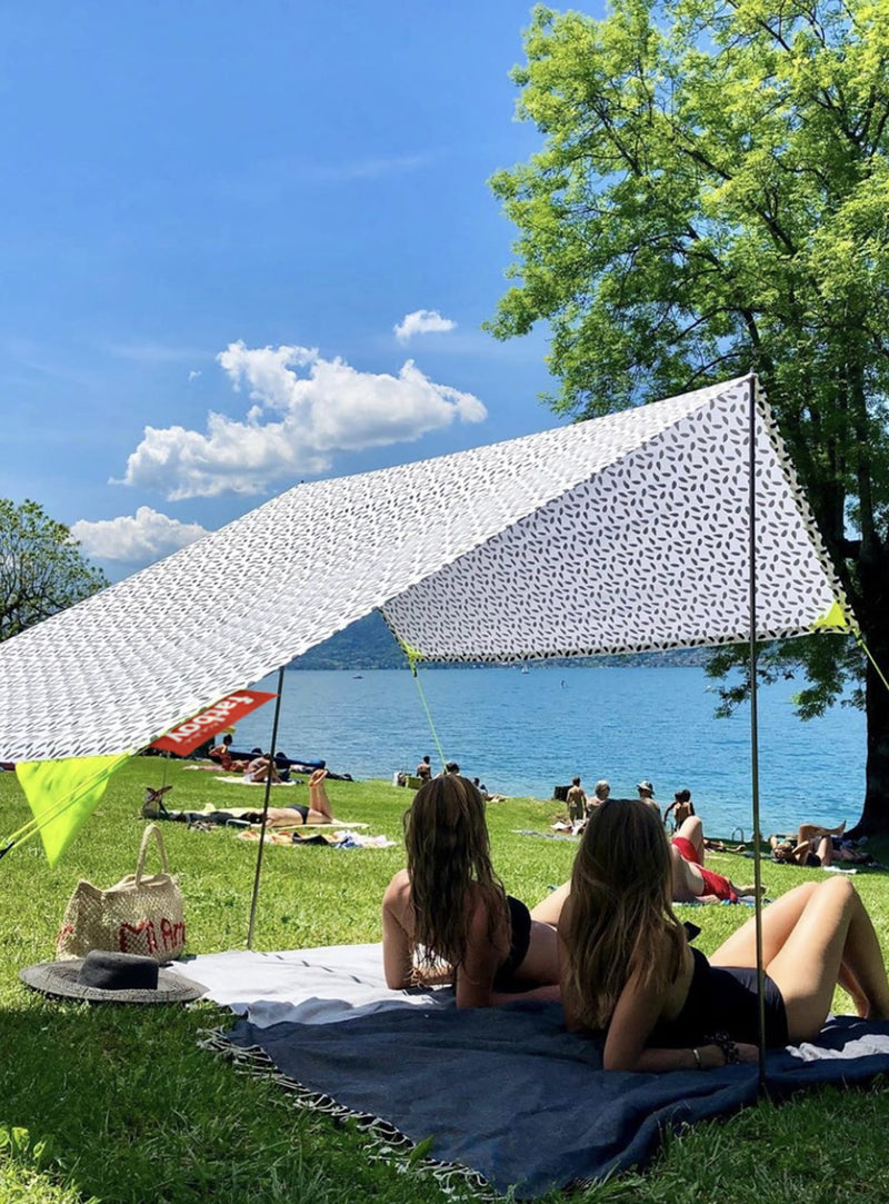 Tente Miasun de Fatboy : ombrage mobile et chic, toile UPF30+, facile à transporter, parfaite pour les étés au Canada.