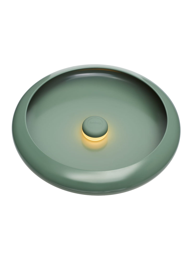 Lampe Oloha large vert sage de Fatboy : lampe LED magnétique rechargeable, polyvalente pour table ou mur, parfaite pour décor canadien.