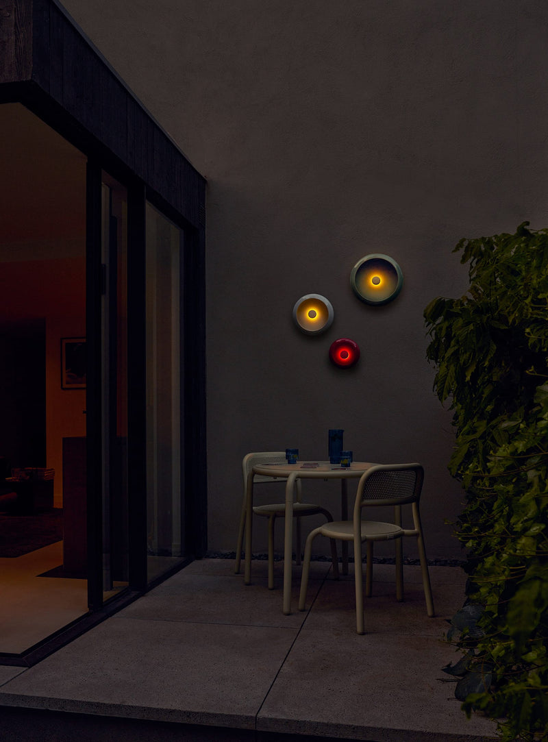 Oloha Fatboy : lampe LED magnétique, design artistique et polyvalent, idéale pour illuminer murs, tables ou coins lecture au Canada.