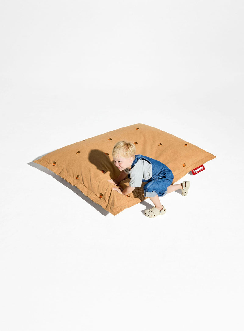 Pouf Slim Cord x Miffy de Fatboy, en velours côtelé bleu, alliant confort douillet et charme ludique pour la maison.