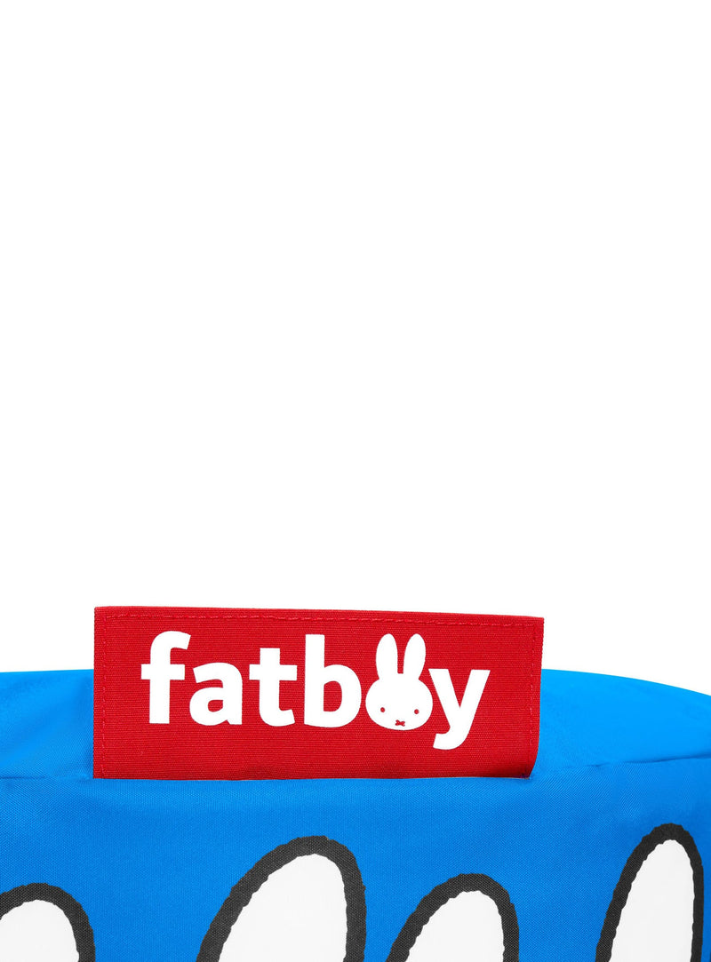 Pouf Point x Miffy de Fatboy comme accent joyeux dans un intérieur moderne, entre design et nostalgie.