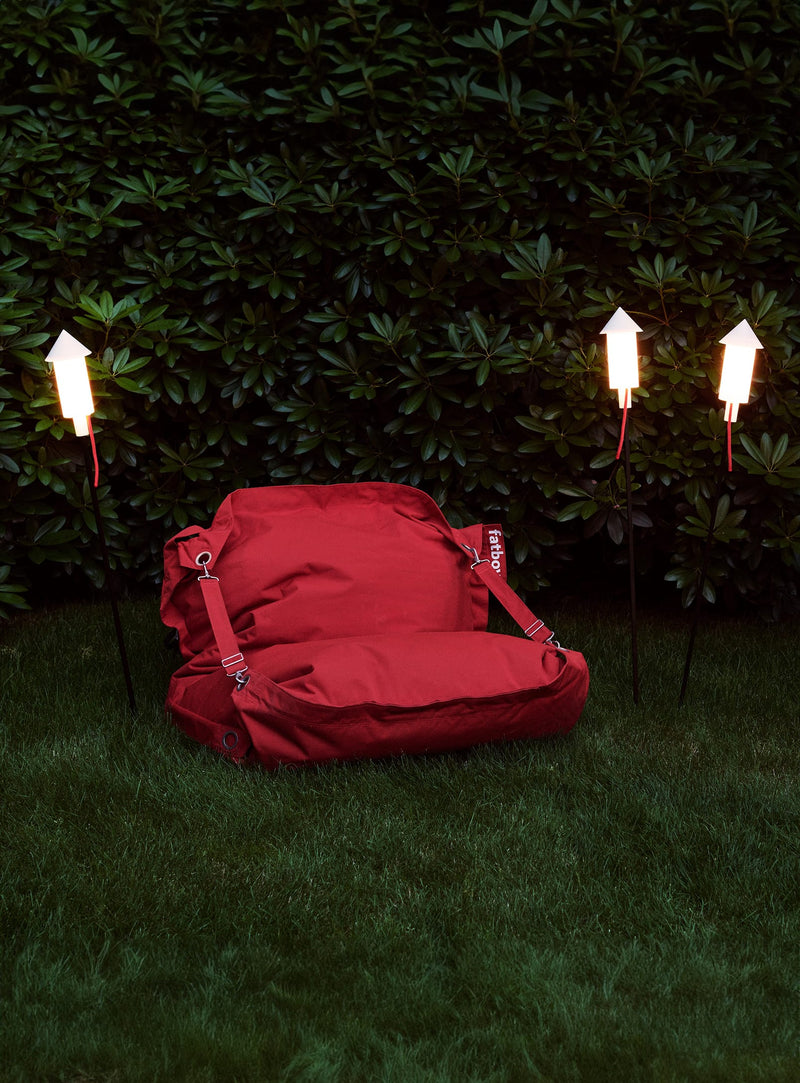 Fatboy Prêt-A-Racket, ensemble de lampes solaires innovantes avec fusées au style unique, parfaites pour embellir votre espace extérieur.