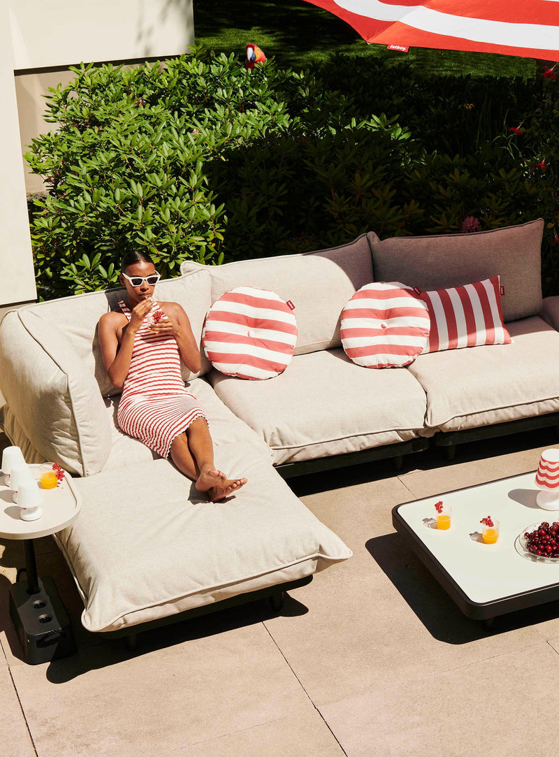 Améliorez votre espace extérieur avec Fatboy Paletti. Avec un design inspiré des cadres de palettes, cet ensemble de salon offre flexibilité, confort et qualité supérieure. Que vous vous détendiez en solo ou que vous receviez des invités, Paletti vous couvre.