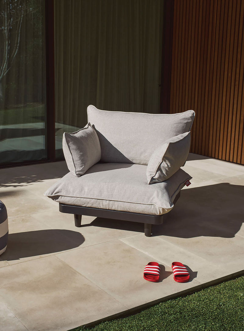 Un généreux fauteuil extérieur modulaire à utiliser seul ou à combiner avec d’autres modules Paletti pour créer votre espace lounge.