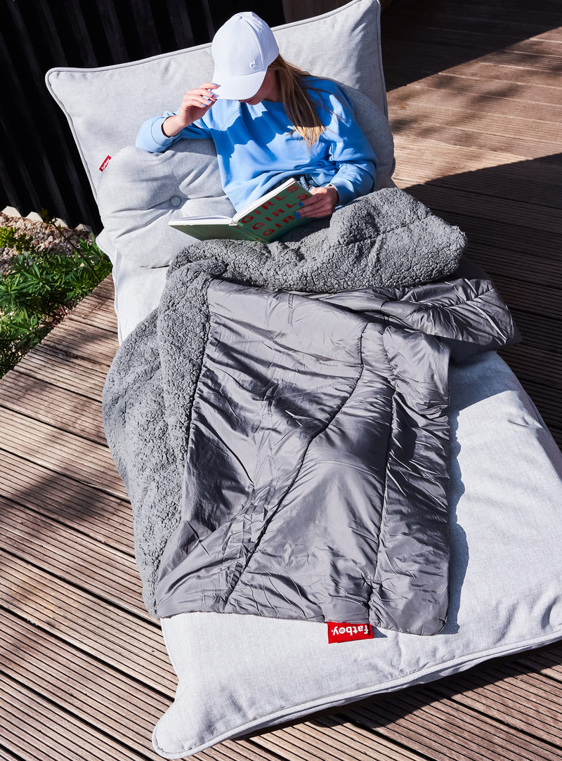 La chaise longue Paletti de Fatboy, un choix luxueux pour les espaces extérieurs, garantit un confort optimal, résistance à l&