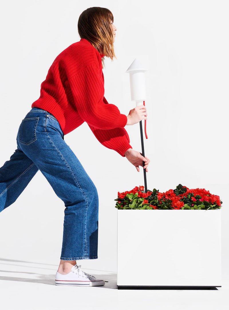 Lampe Racket la Surprise Fatboy : design unique en forme de fusée, solaire et résistante, parfaite pour jardins et terrasses canadiennes.