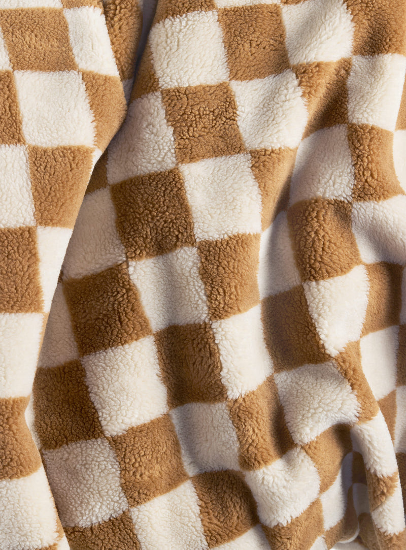 Gros plan sur le tissu Slim Teddy Chess de Fatboy en Almond Cream, mettant en valeur sa texture teddy à carreaux doux et ses coutures de haute qualité.