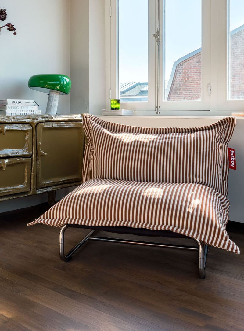 Installez-vous confortablement dans le pouf Fatboy Slim Terry, avec son doux tissu éponge et son design durable et enveloppant, idéal pour relaxer à l’intérieur.