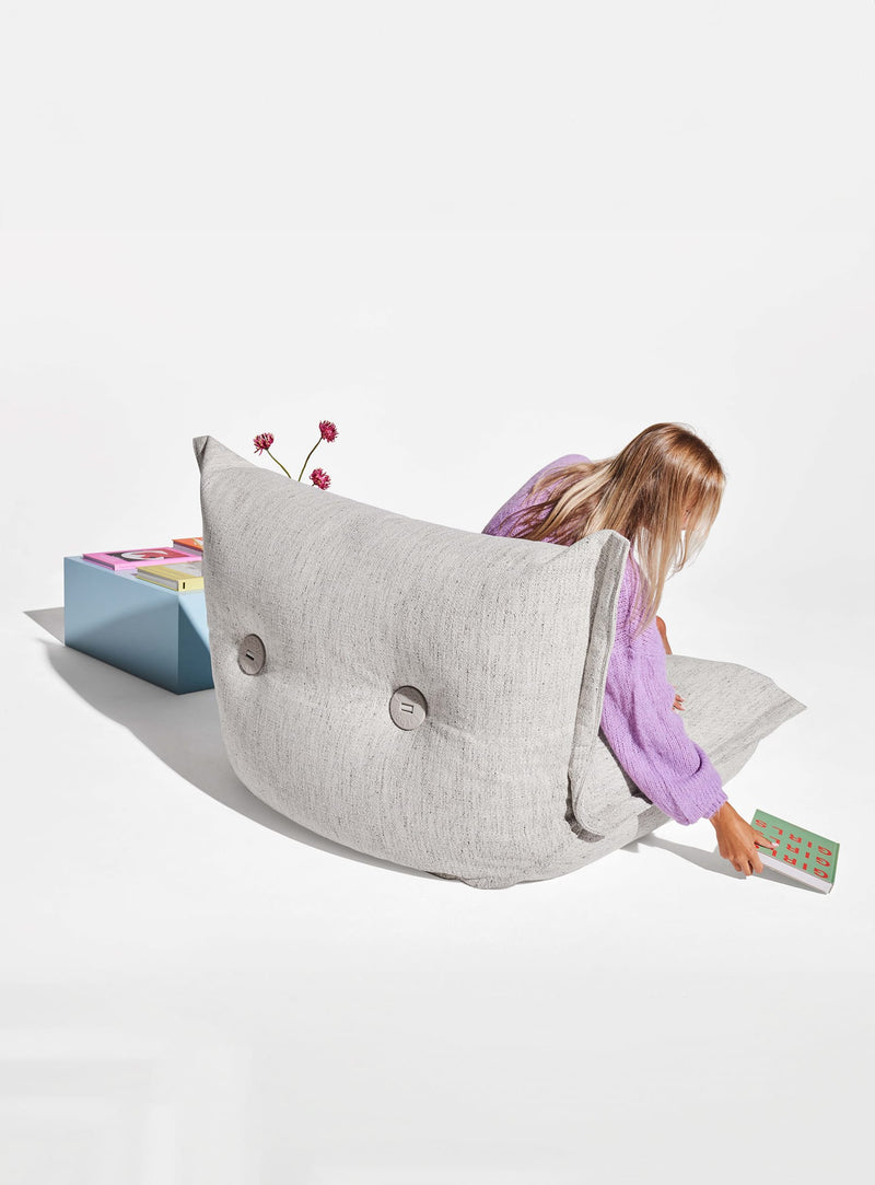 Fauteuil The BonBaron Mingle : design moelleux et durable, parfait pour relaxation et élégance dans les salons canadiens.