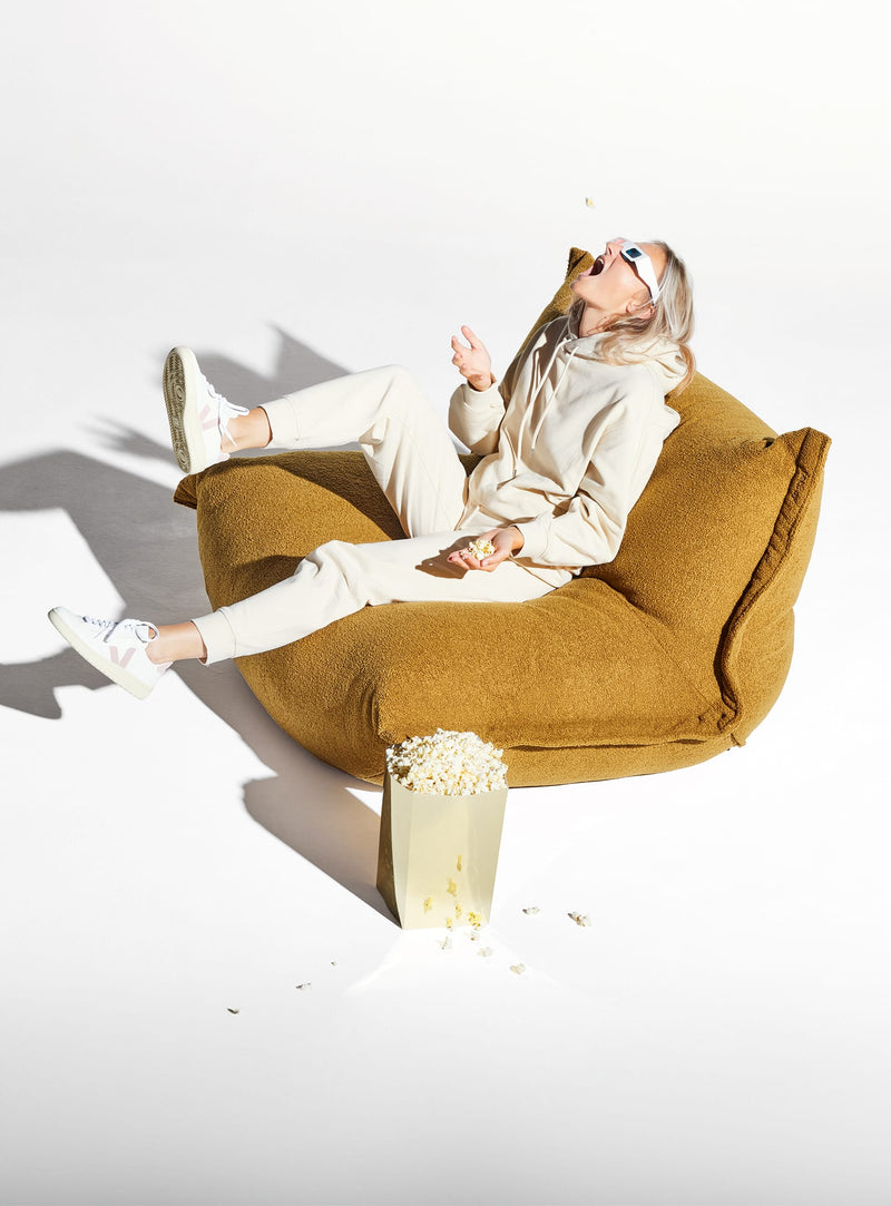 Fatboy BonBaron Sherpa : fauteuil réglable en tissu Sherpa, idéal pour ajouter confort et style dans les maisons canadiennes.