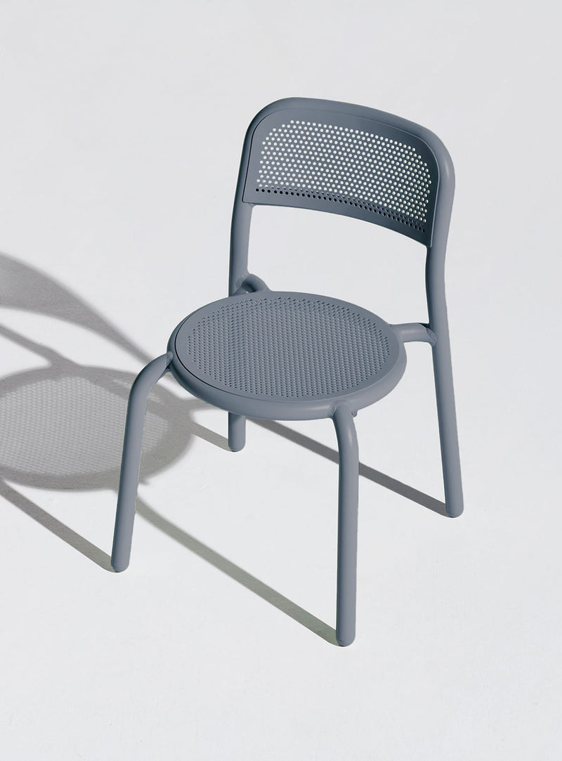 Chaise Fatboy Toní : dossier confortable, design perforé aéré, idéale pour les étés chauds et les jardins au Canada.