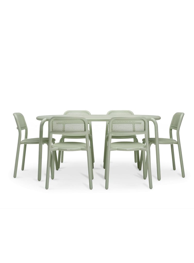 Ensemble repas extérieur Toní 6 places en vert envie par Fatboy — table Tavolo et six chaises en aluminium pour cour-arrière, jardin ou terrasse.
