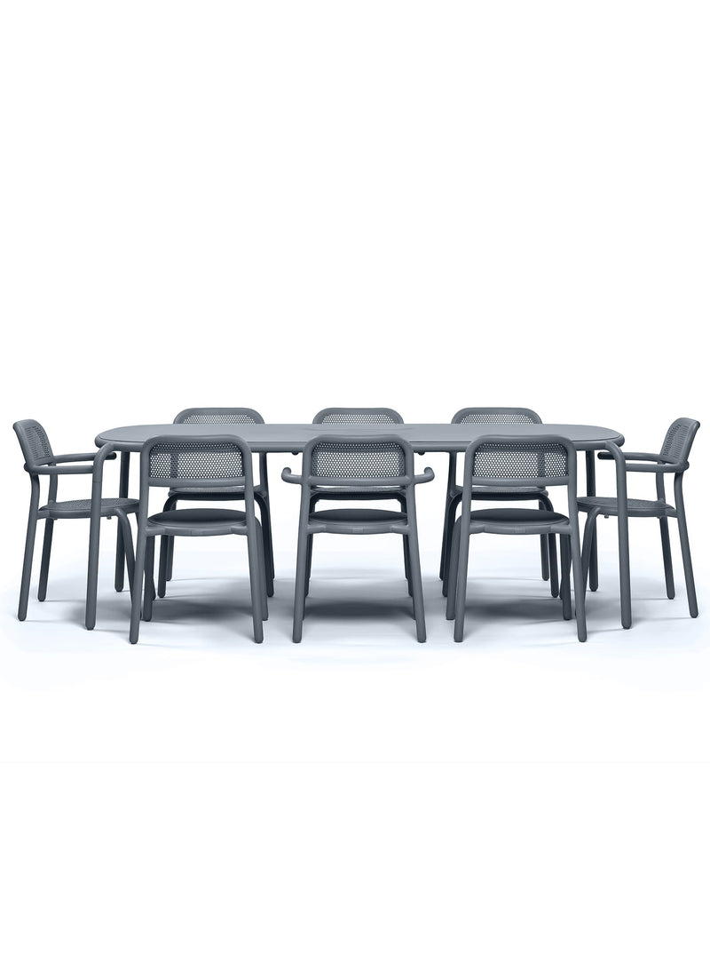 Ensemble repas extérieur Toní 8 places en gris elephant par Fatboy — table Tablo, quatre chaises et quatre chaises avec bras en aluminium pour cour-arrière, jardin ou terrasse.