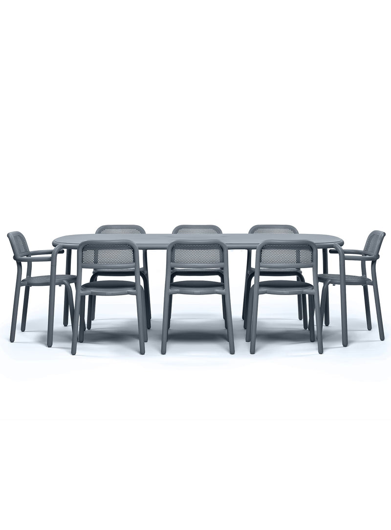 Ensemble repas extérieur Toní 8 places en gris elephant par Fatboy — table Tablo, six chaises et deux chaises avec bras en aluminium pour cour-arrière, jardin ou terrasse.