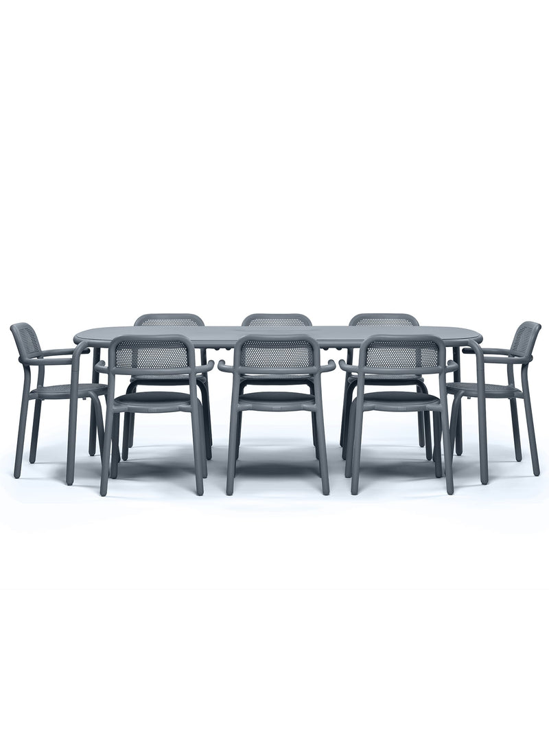 Ensemble repas extérieur Toní 8 places en gris elephant par Fatboy — table Tablo et huit chaises avec bras en aluminium pour cour-arrière, jardin ou terrasse.