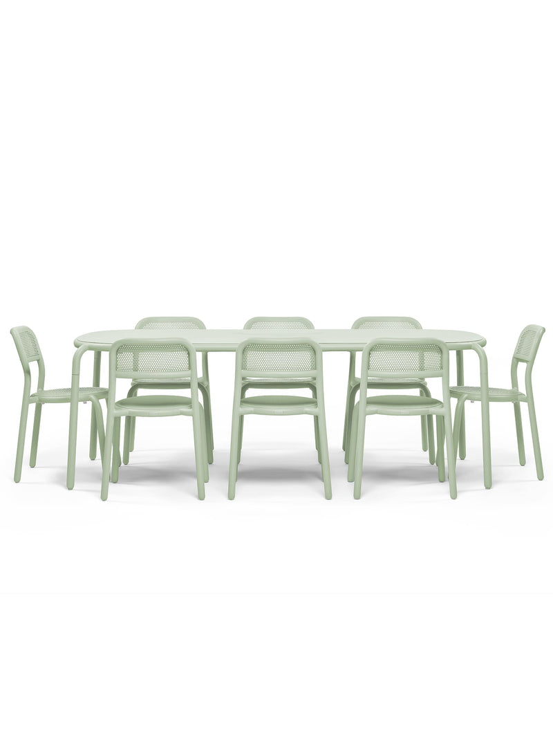 Ensemble repas extérieur Toní 8 places en vert envie par Fatboy — table Tablo et huit chaises en aluminium pour cour-arrière, jardin ou terrasse.