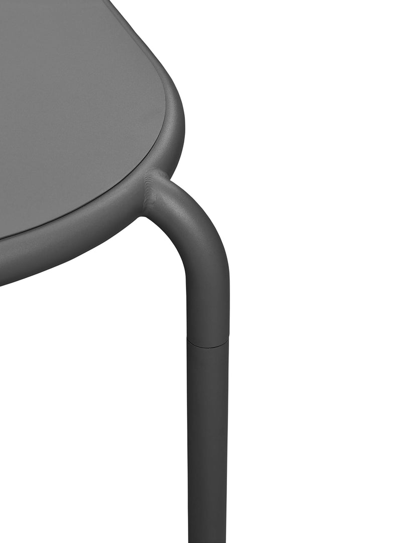 Fatboy Toní Tablo : table polyvalente avec trou pour parasol, aluminium anti-UV. Parfaite pour terrasses et dîners au Canada.