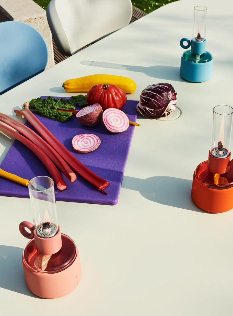 Fatboy Toní Tablo : grande table extérieure, aluminium robuste, idéale pour repas sous les étoiles ou barbecues au Canada.