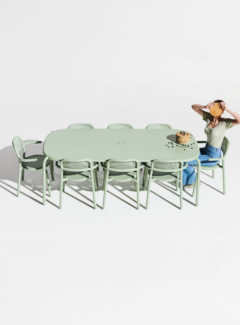 Grande table extérieure Fatboy Toní Tablo : aluminium léger, bords arrondis. Idéale pour les grands espaces extérieurs au Canada.