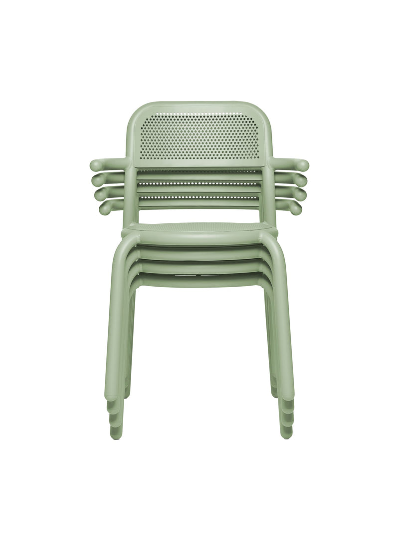 Chaise de jardin Toní de Fatboy : empilable, légère et élégante, résistante à la rouille, idéale pour espaces extérieurs.