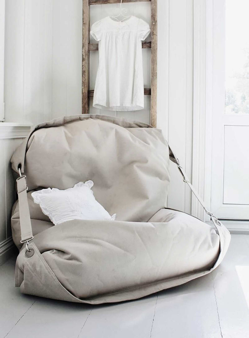 Fatboy Buggle-up Outdoor est autoportant. Dans le sens de la longueur, c&