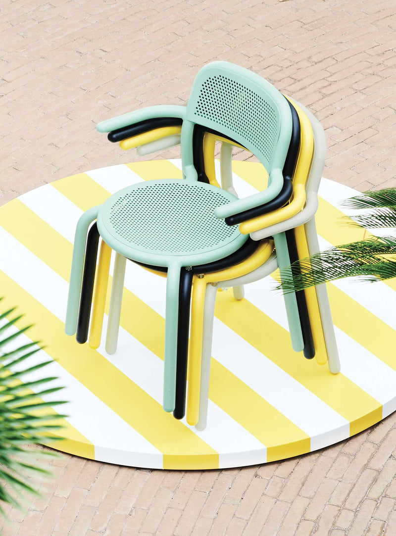 Grâce à leur conception monobloc, les chaises Fatboy Toní sont à la fois élégantes et robustes. Et lorsque la fête est finie, elles s&