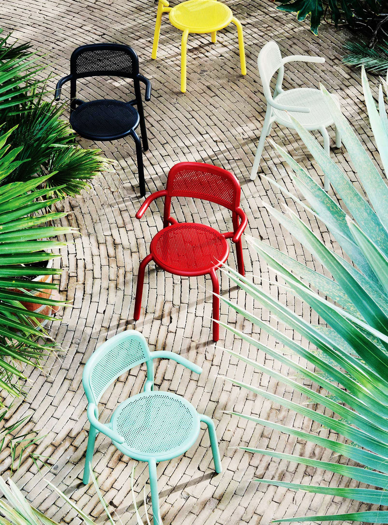 Faites briller votre espace extérieur avec les chaises Fatboy Toní. Ces chaises sont prêtes à tout, des barbecues décontractés aux dîners élégants.