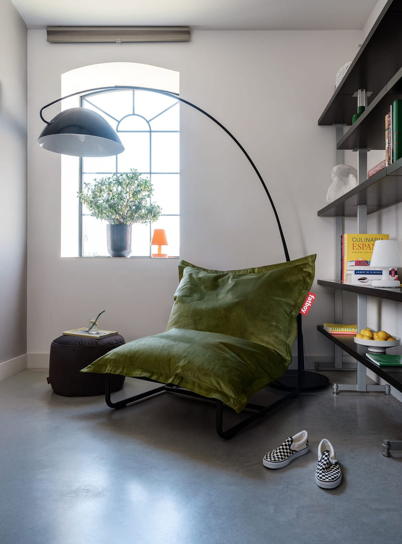 Une structure en acier intelligente qui élève votre pouf en véritable fauteuil lounge, alliant confort souple et soutien stable.