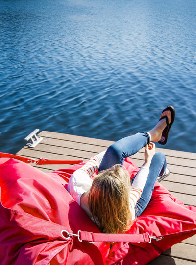 Pouf Buggle-Up Fatboy : chaise de détente transformable pour intérieur et extérieur, parfait pour une relaxation solo ou duo.