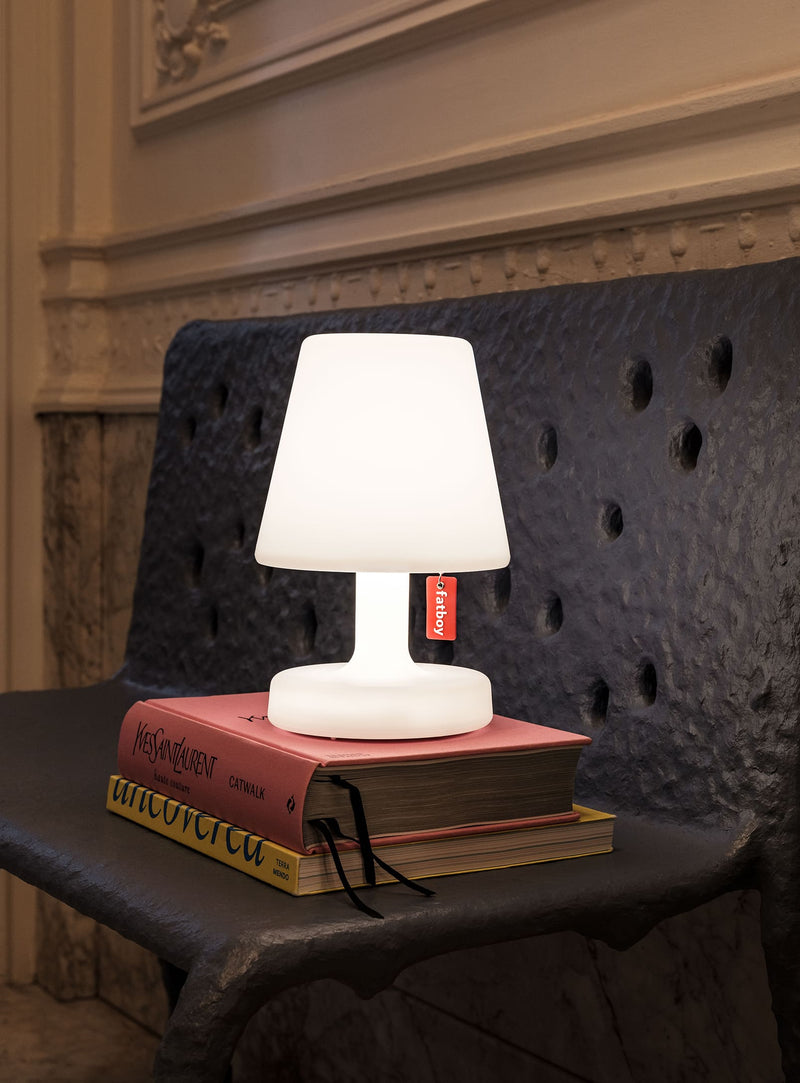 Éclairez chaque pièce avec Edison the Petit, la lampe blanche iconique et dimmable de Fatboy.