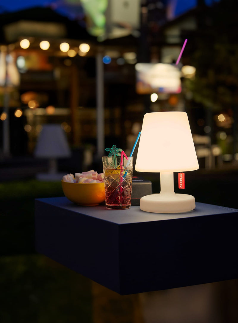 Fatboy Edison the Petit : lampe LED moderne, facile à charger par USB, avec mémoire de luminosité, idéale pour maisons canadiennes.