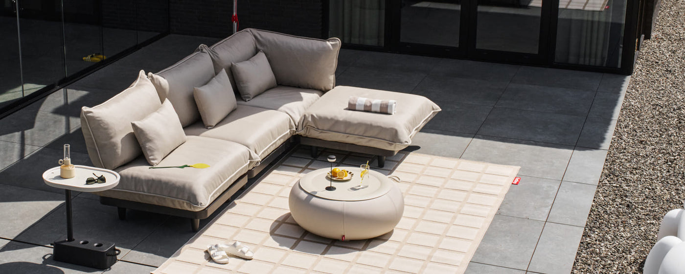 Notre nouvelle collection extérieur allie style et confort, parfaite pour tous les espaces, qu'il s'agisse d'un balcon cosy ou d'un jardin spacieux.