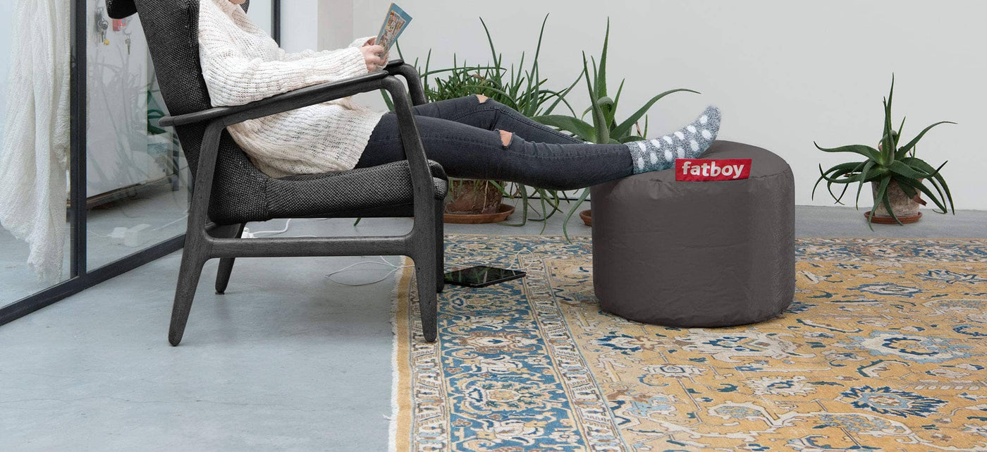 Fatboy Point : Ottoman compact et polyvalent, il est idéal comme table d'appoint, repose-pieds ou tabouret, alliant style et fonctionnalité pour tous les espaces.